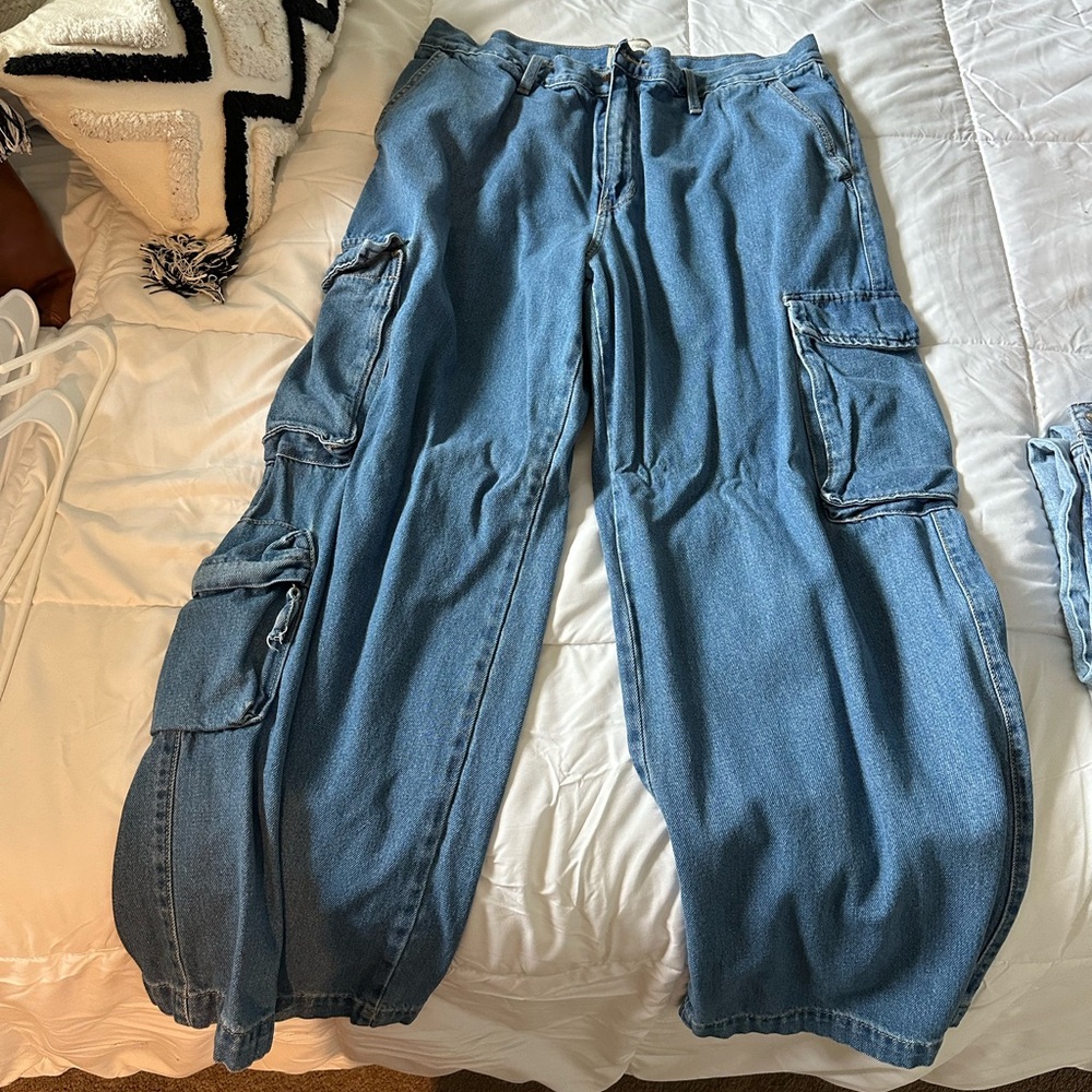 Universal thread, cargo jeans